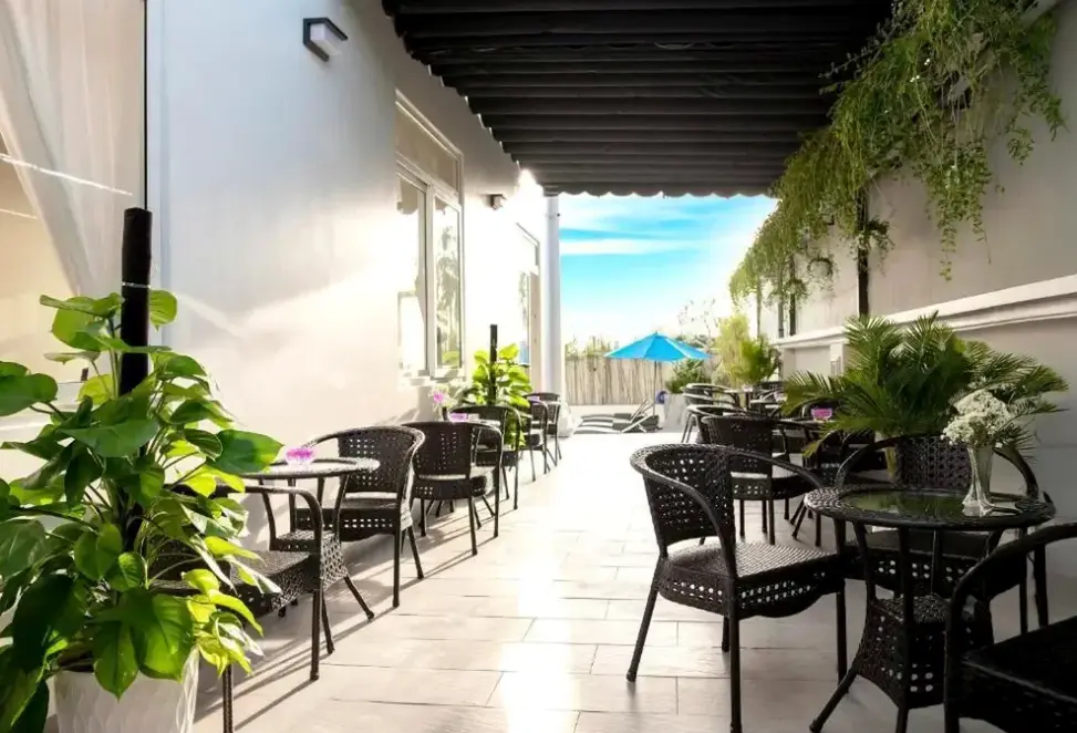Restauracja i jedzenie w hotelu Klc Holidays