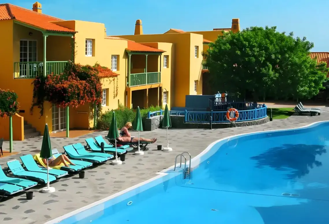 Basen w hotelu La Caleta (La Palma)