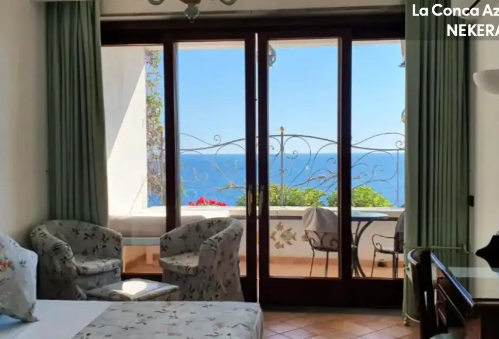 Widok z hotelu La Conca Azzurra