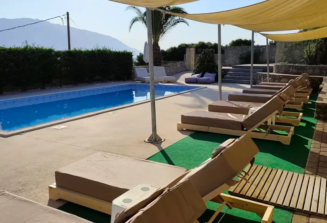 Basen w hotelu Lagoon View Apartments