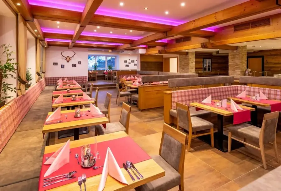 Restauracja i jedzenie w hotelu Lampenhausl