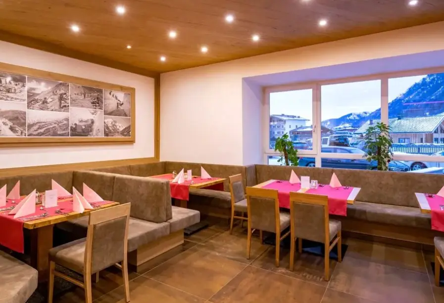 Restauracja i jedzenie w hotelu Lampenhausl