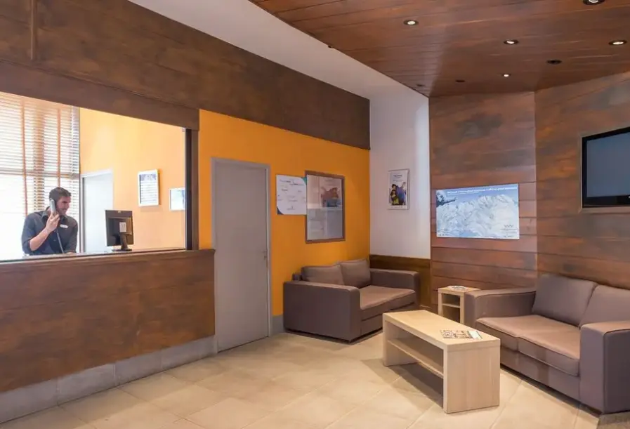 Lobby hotelu Le Britania (La Tania)