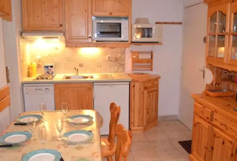 Restauracja i jedzenie w hotelu Le Jetay