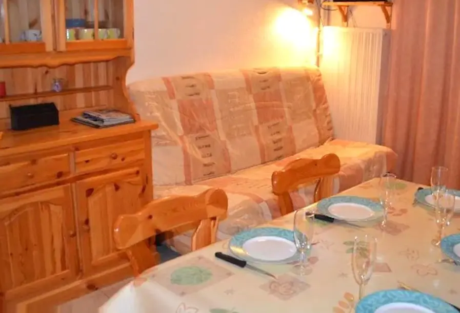 Restauracja i jedzenie w hotelu Le Jetay