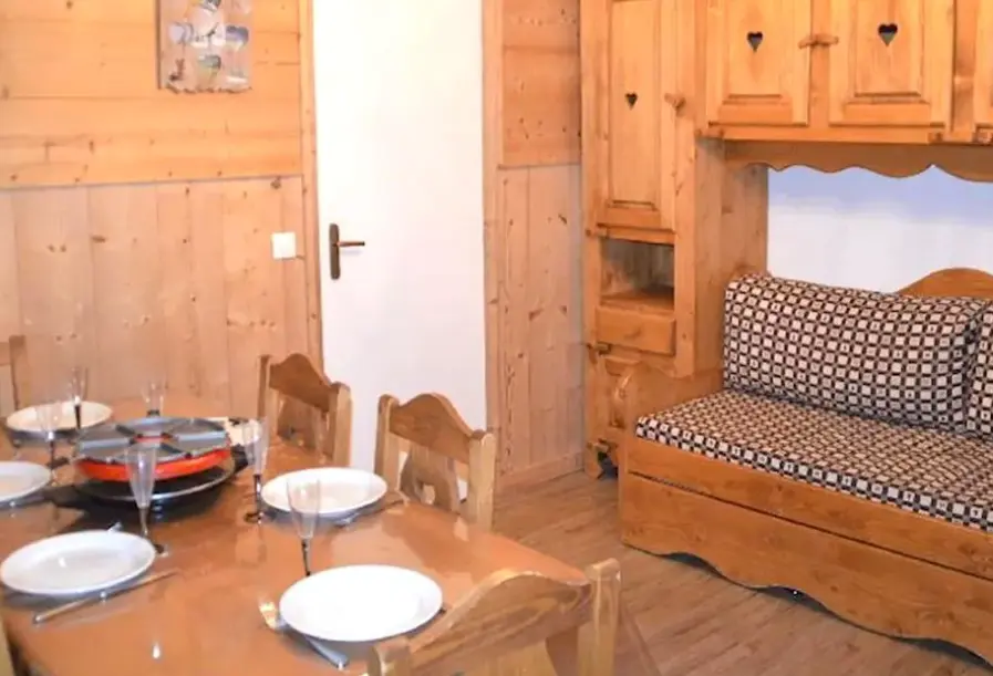 Restauracja i jedzenie w hotelu Le Jetay