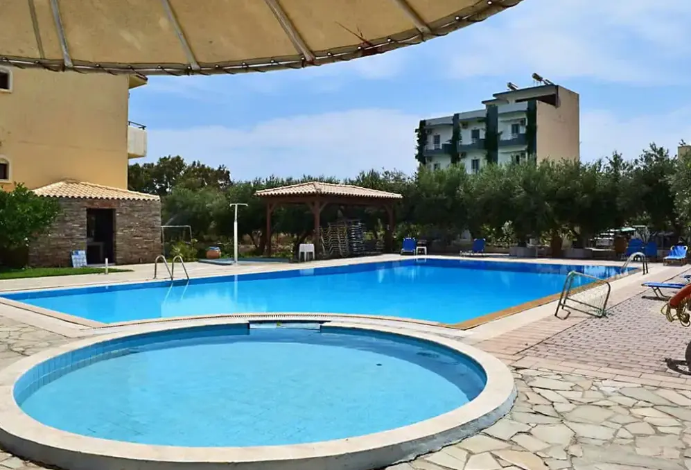 Basen w hotelu Lili (Ammoudara)