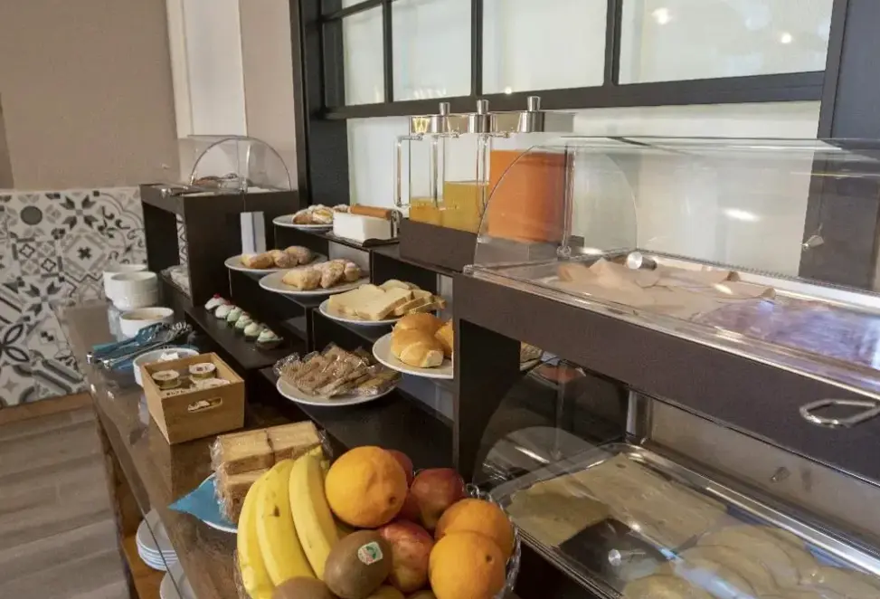 Restauracja i jedzenie w hotelu Luxmari & Spa