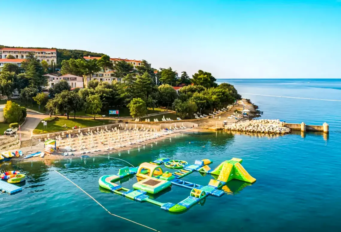 Plaża przy hotelu Maistra Select Pineta (Istria)