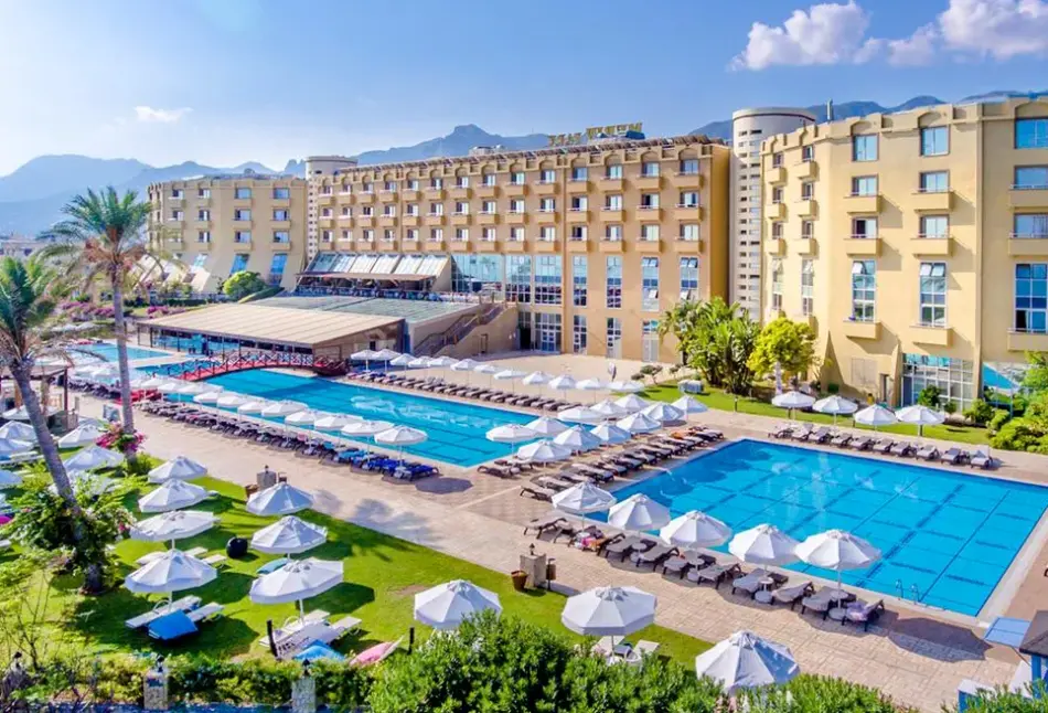 Basen w hotelu Merit Park