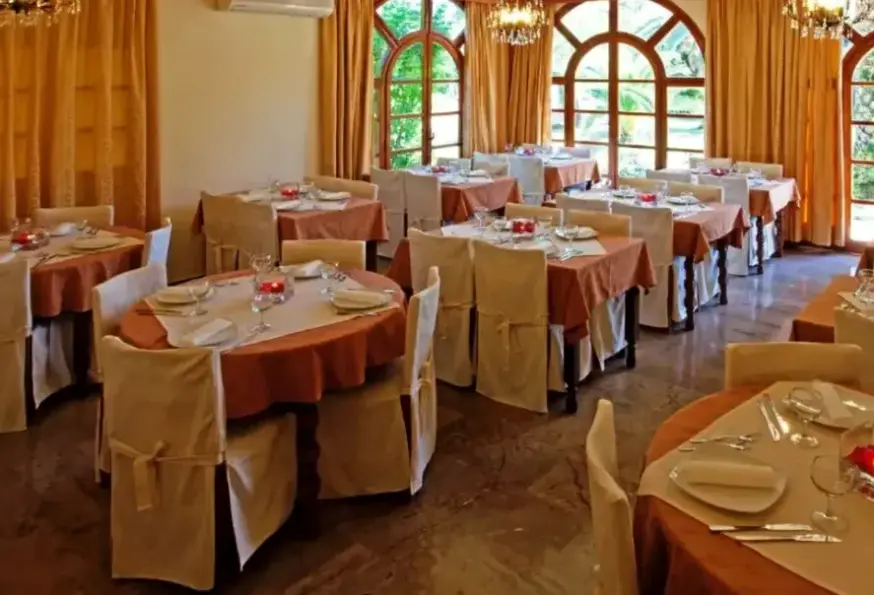 Restauracja i jedzenie w hotelu Milton (Corfu)