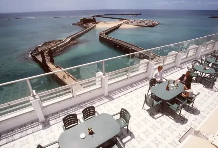 Restauracja i jedzenie w hotelu Miramar (Arrecife)