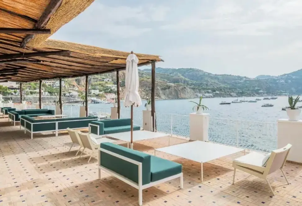 Plaża przy hotelu Miramare Sea Resort