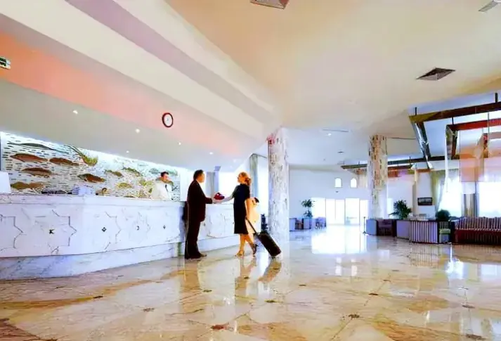 Lobby hotelu Monarque El Fatimi