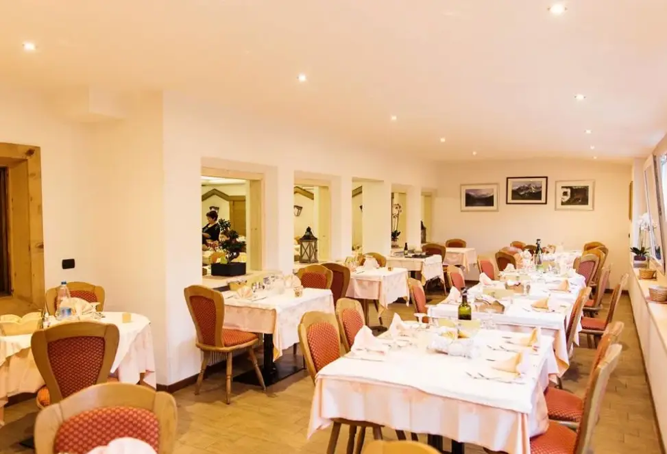 Restauracja i jedzenie w hotelu Montanara (Predazzo)