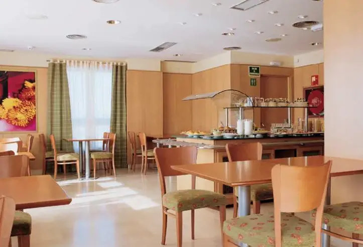 Restauracja i jedzenie w hotelu Monte Rozas