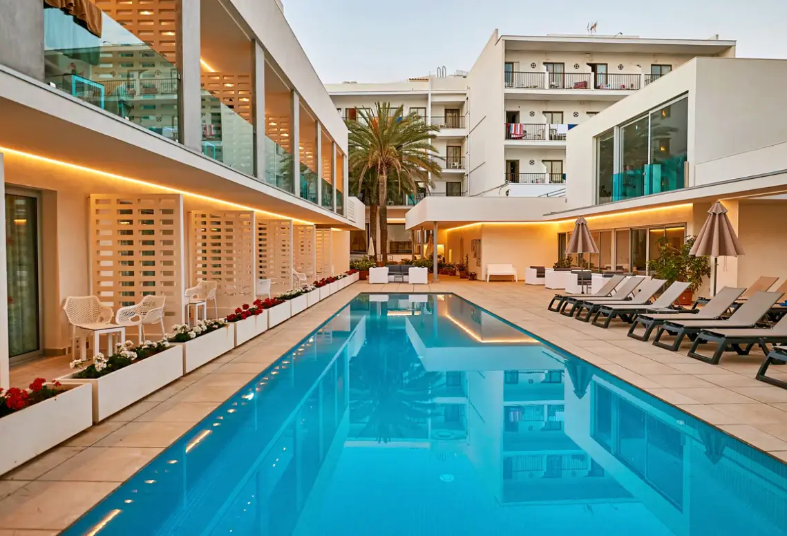 Basen w hotelu More (Alcudia)