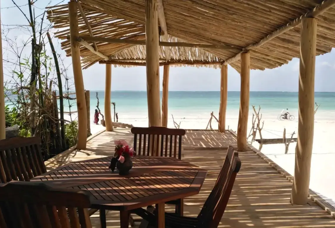 Plaża przy hotelu Mvuvi Boutique Resort
