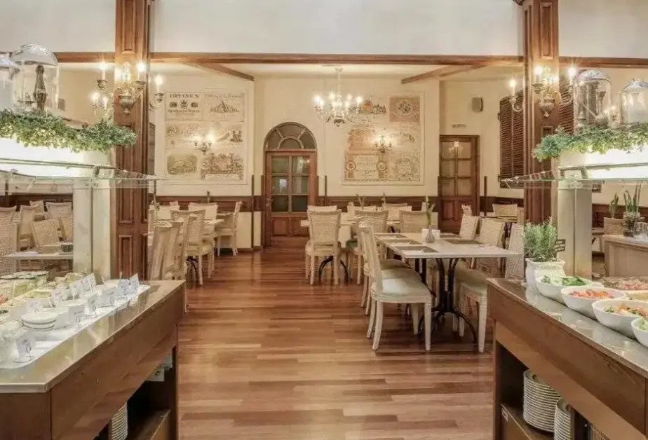 Restauracja i jedzenie w hotelu National