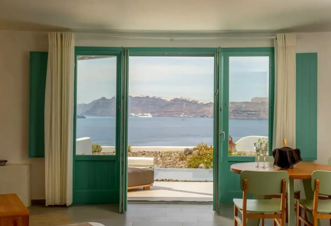 Plaża przy hotelu Neptune Luxury Suites