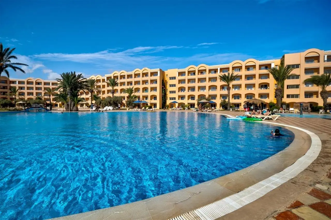 Basen w hotelu Nour Palace Thalassa & Resort