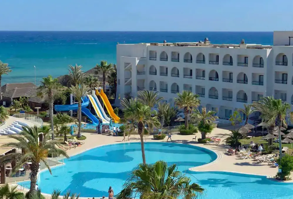 Plaża przy hotelu Nozha Beach Resort & Spa (ex. Vincci Nozha Beach)