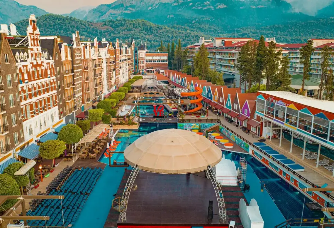 Basen w hotelu Orange County (Kemer)