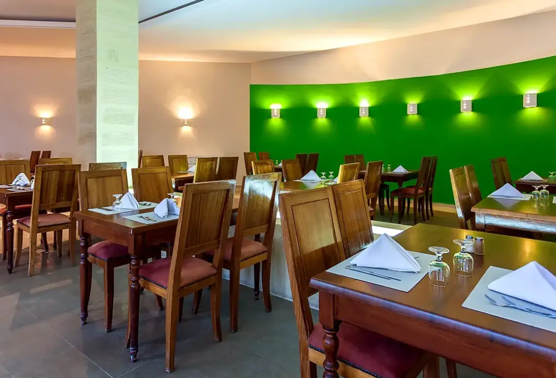 Restauracja i jedzenie w hotelu Otium Park Le Petit Palais (Djerba)