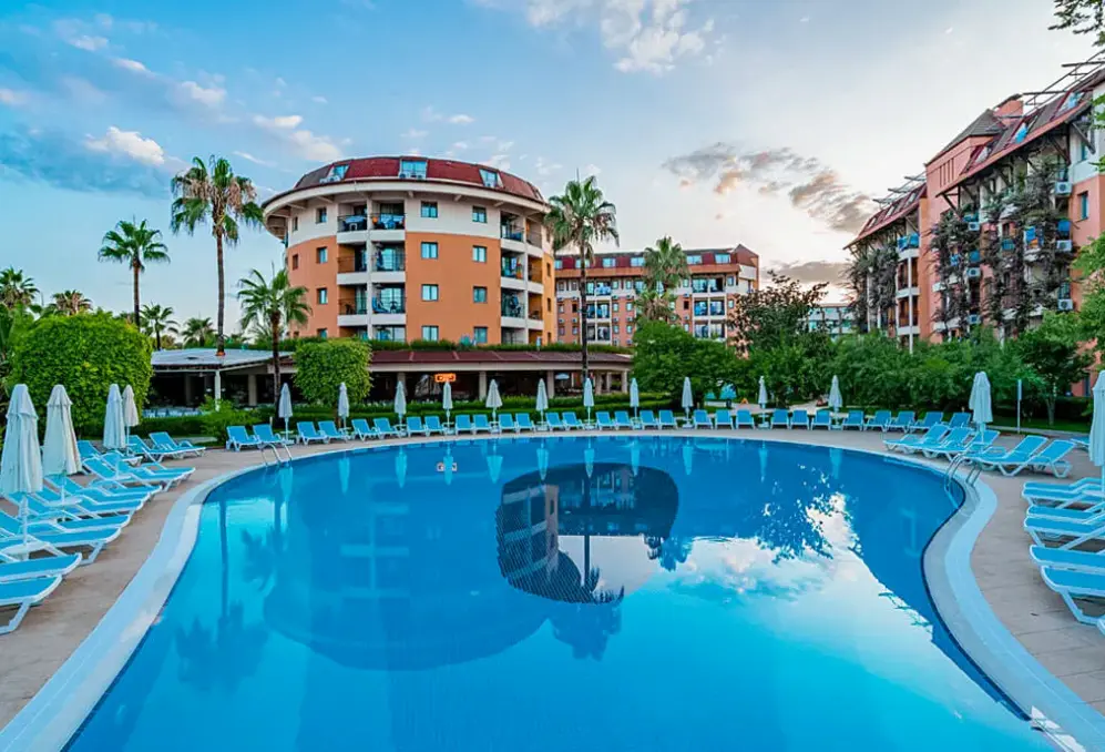 Basen w hotelu Palmeras Beach