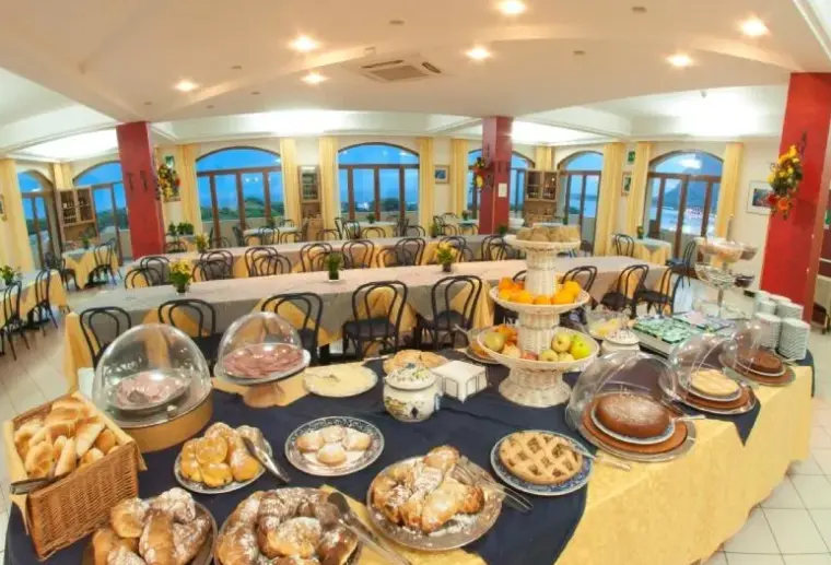 Restauracja i jedzenie w hotelu Panoramic (San Vito Lo Capo)