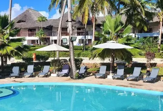 Basen w hotelu Paradise Beach Resort