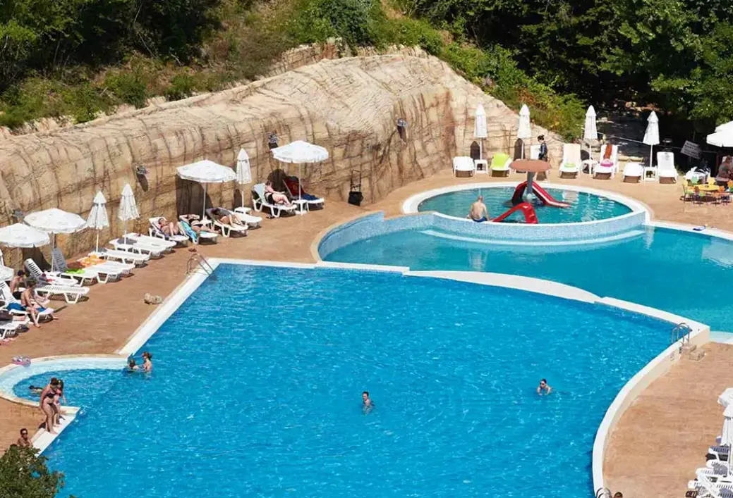 Basen w hotelu Paradise Beach (Sveti Vlas)
