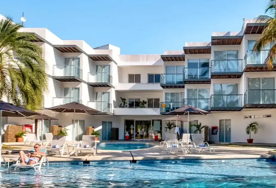 Basen w hotelu Paradise Oasis
