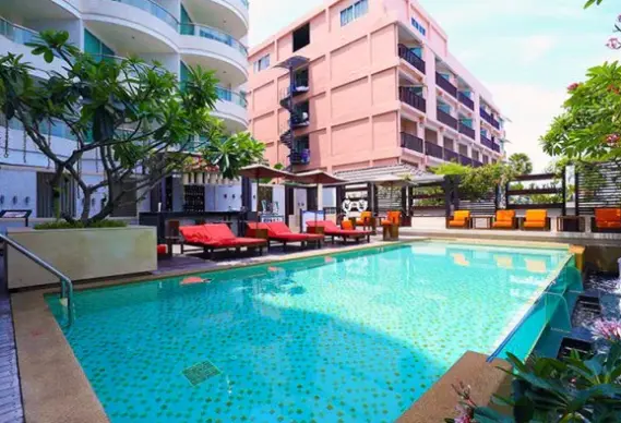 Basen w hotelu Pattaya Sea View