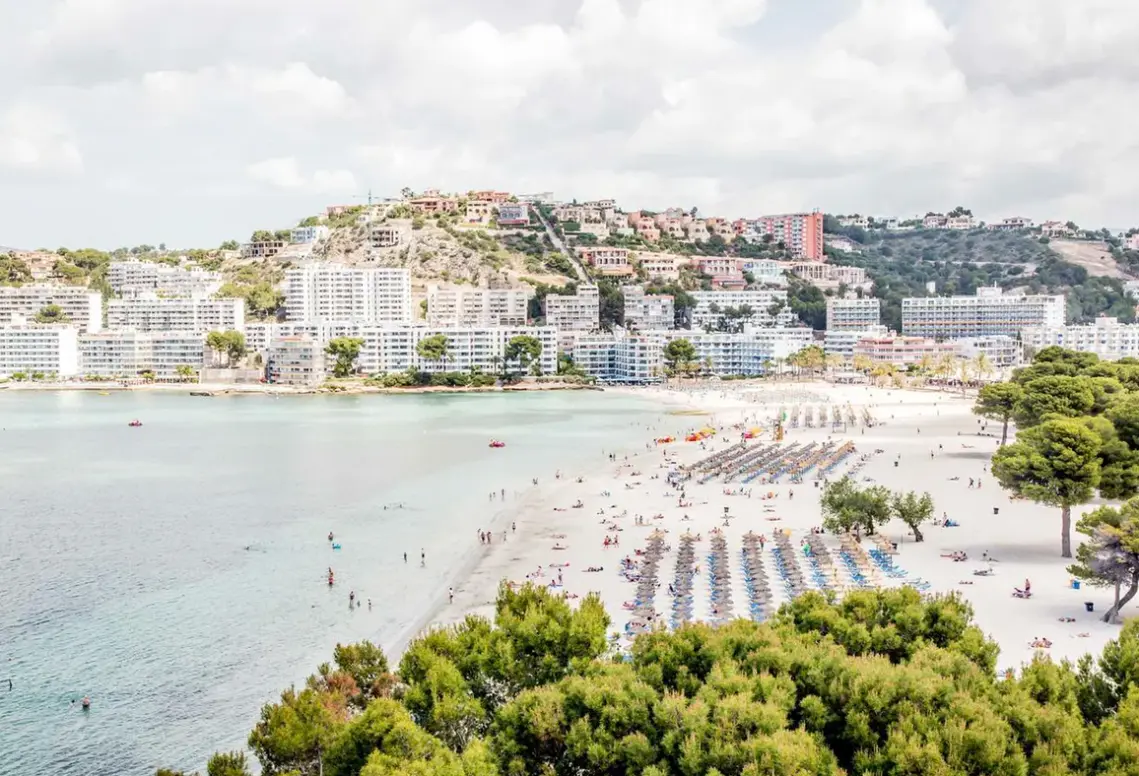 Plaża przy hotelu Pierre&Vacances Portofino