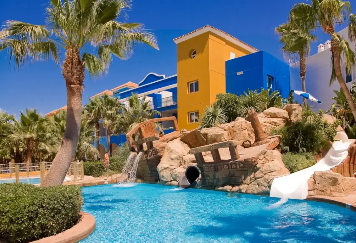 Basen w hotelu Playa Ballena SPA
