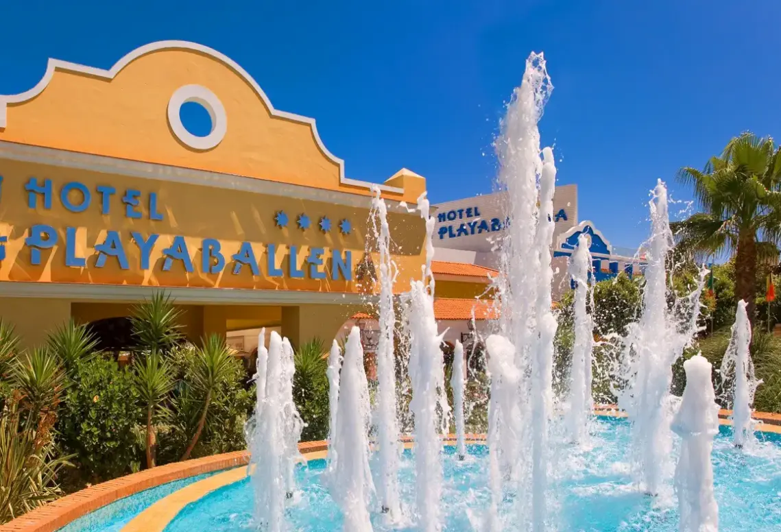 Basen w hotelu Playa Ballena SPA