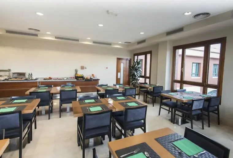 Restauracja i jedzenie w hotelu Plaza Las Matas