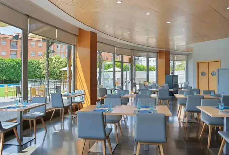 Restauracja i jedzenie w hotelu Ponient Vila Centric by PortAventura World