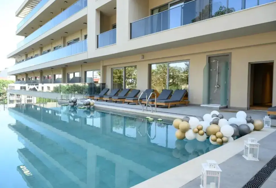 Basen w hotelu Poseidon Beach Resort