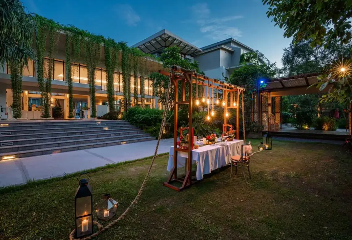 Restauracja i jedzenie w hotelu Proud Phuket