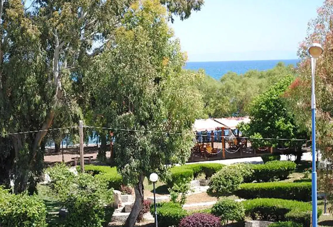 Widok z hotelu Pyrassos