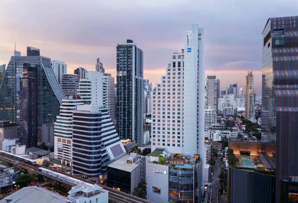 Widok z hotelu Radisson Blu Plaza Bangkok