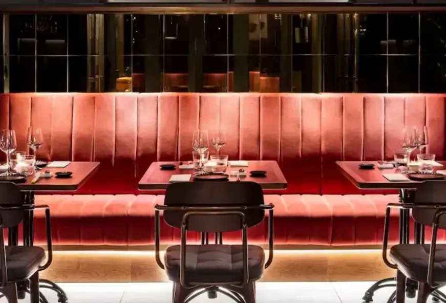 Restauracja i jedzenie w hotelu Radisson Collection Gran Via Bilbao