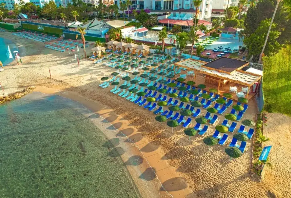 Basen w hotelu Ramira Beach