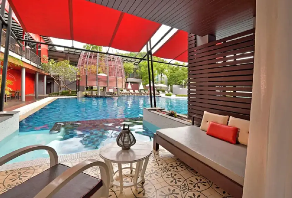 Basen w hotelu Red Ginger Chic