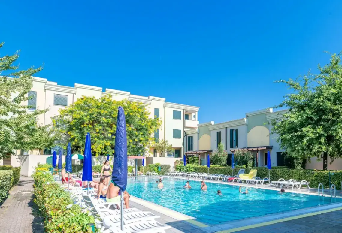 Basen w hotelu Residence Farnie