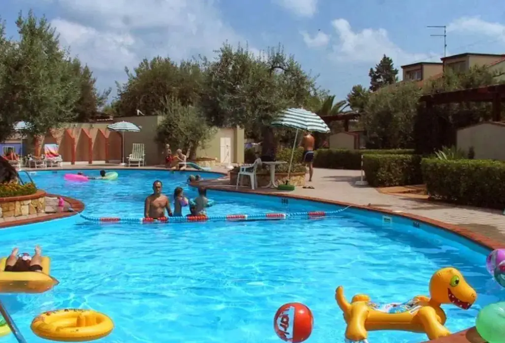 Basen w hotelu Residence Fontana Barone