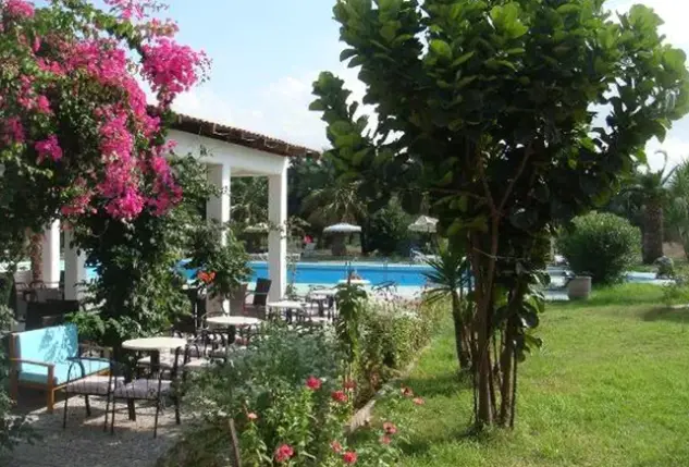 Basen w hotelu Rhodian Sun