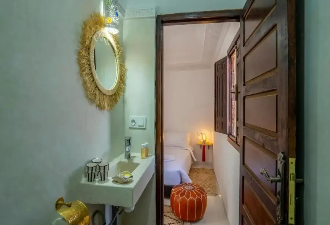 Łazienka w pokoju hotelu Riad Hafssa & Spa